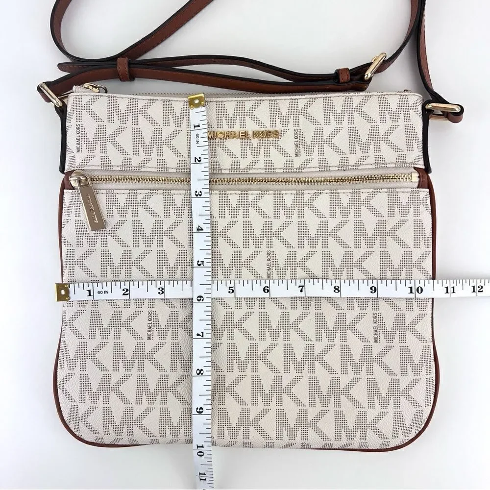 Michael Kors Bedford Signature Flat Crossbody - Vanilla